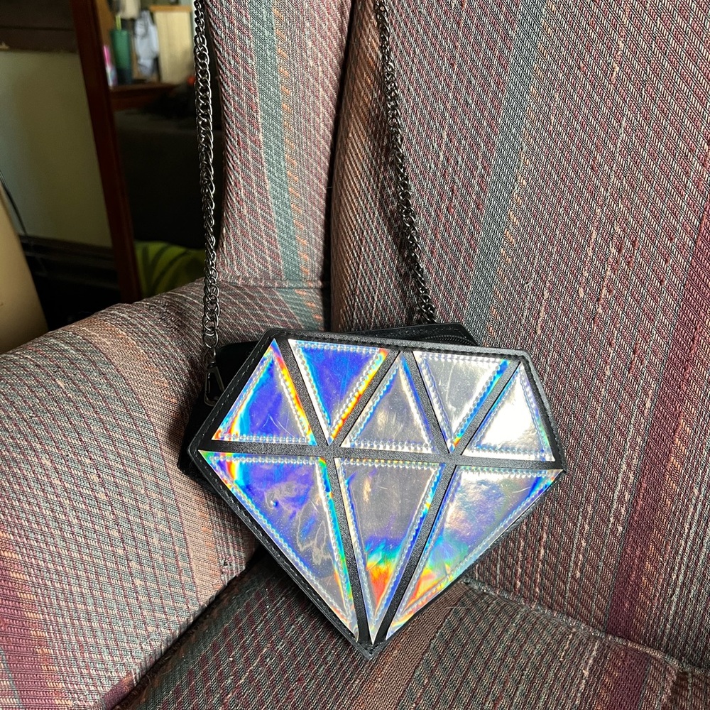 Crossbody diamond shaped purse